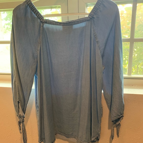 Liz Claiborne Petite Large Blue Tie Sleeve Top - Picture 2 of 5
